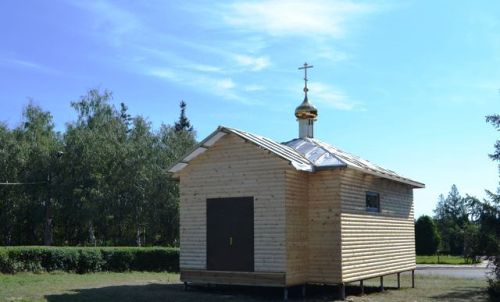 Під Харковом за добу звели храм заради миру в країні (фото)